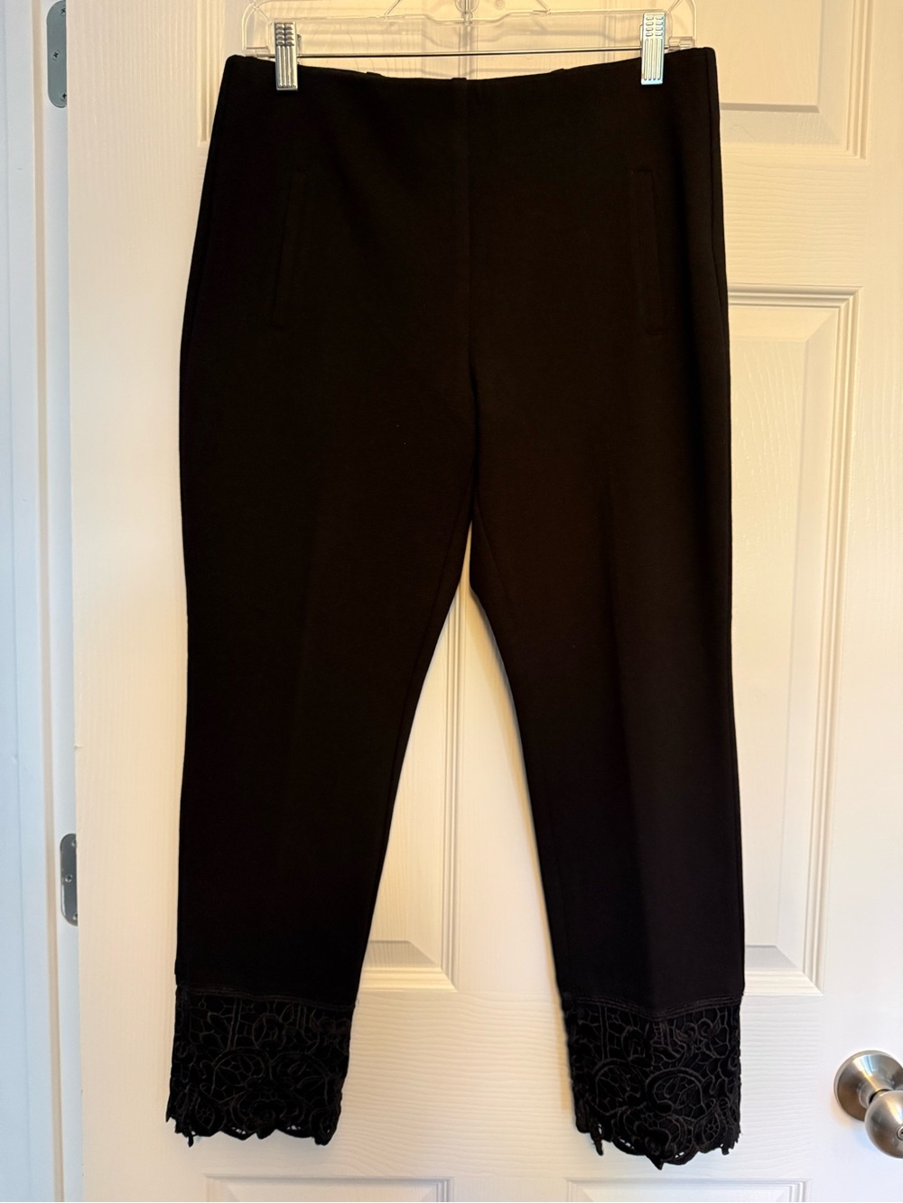Chico’s Black Lace-Hem Pull-On Crop Pants sz 6P